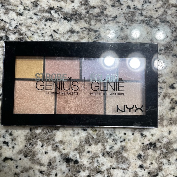 NYX Cosmetics Palette de l'éclairage Strobe of Genius - STGP01 - 20 gr - INCI Beauty